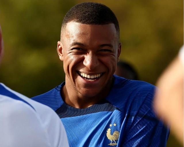 官方网站-切尔西引发争议！，姆巴佩官方宣布重返赛场新规气势如虹延续的简单介绍