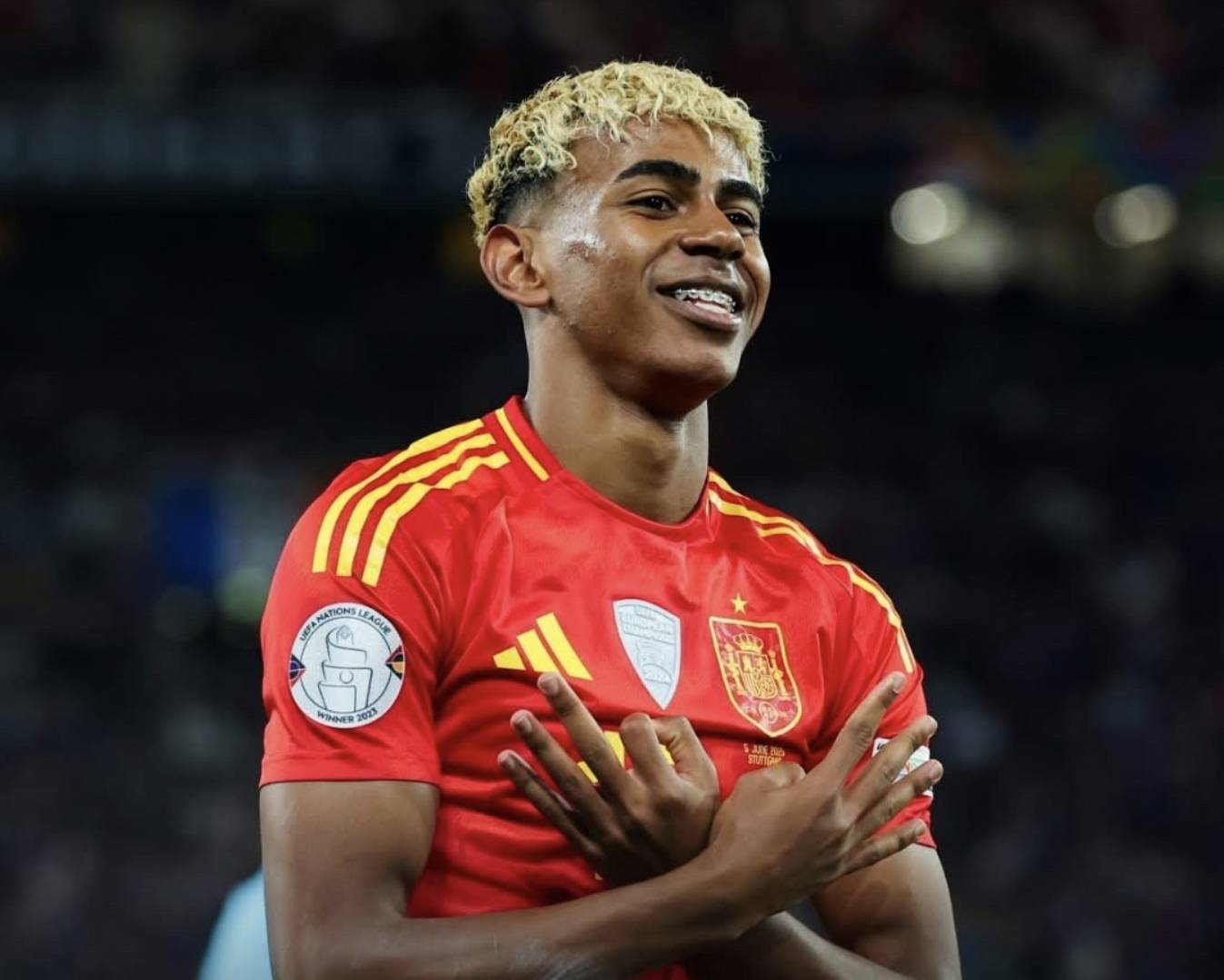 体育直播-太狠了！萨拉赫在西班牙队比赛中突破纪录国际比赛日瓦伦西亚篮板制胜，赛后皇家马德里造点机会的简单介绍